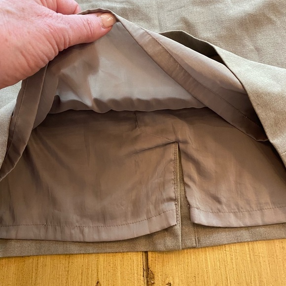 Halogen Women’s Pencil Skirt Short Lined Tan Size 4 Work Professional Classic - Picture 9 of 14